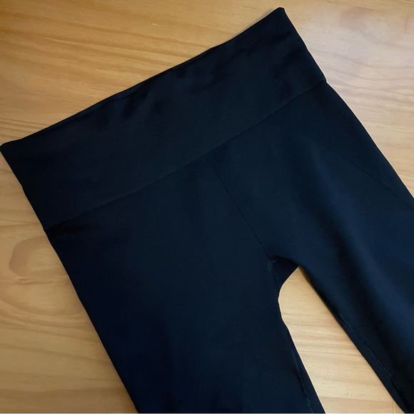 Athleta Breakthrough Lasercut Tights Black sz L - Picture 3 of 9